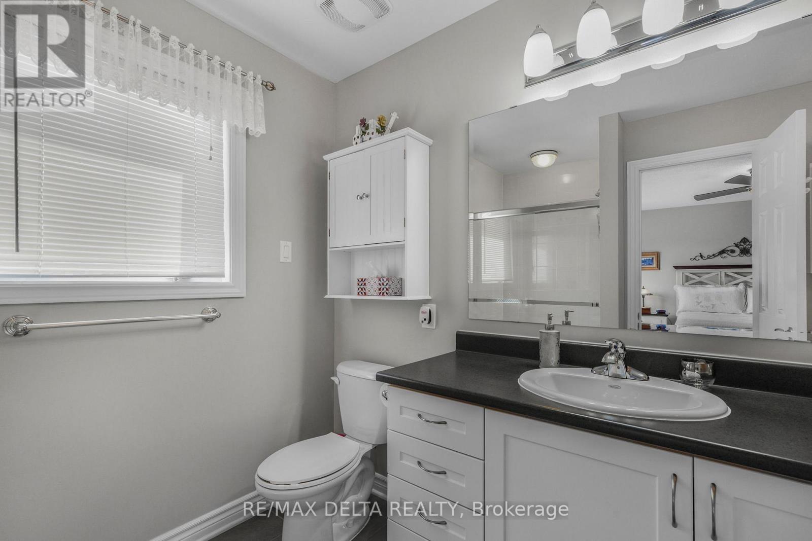 4 pieces ensuite with glass shower...