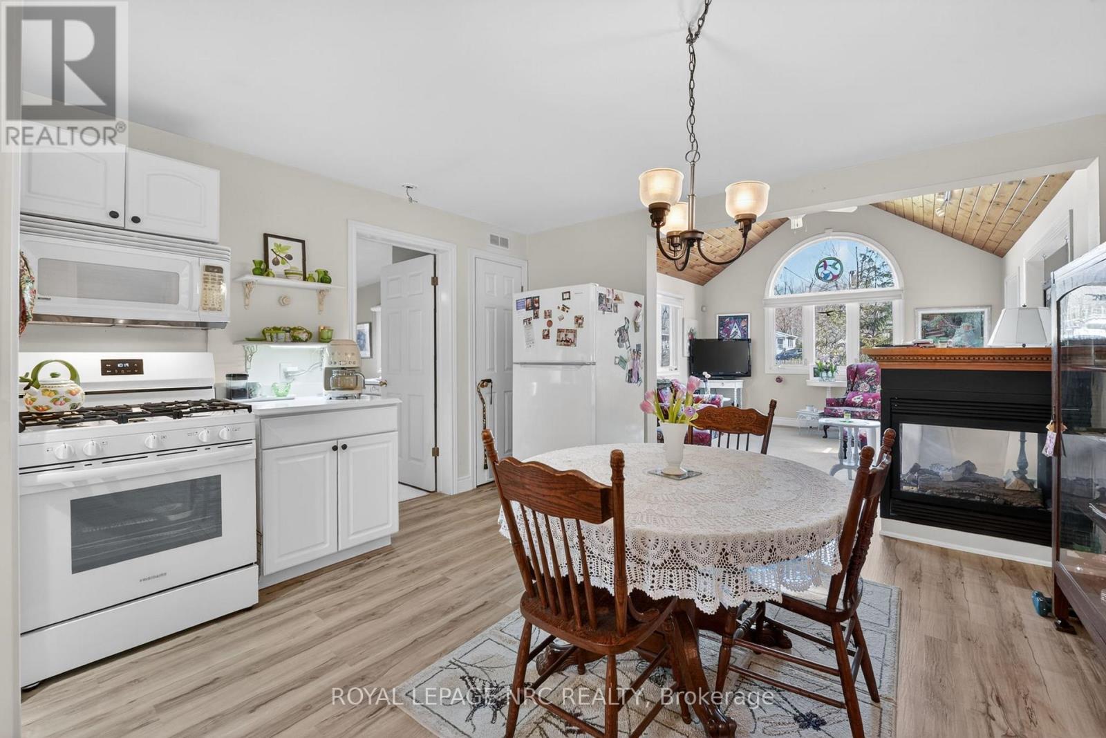 3979 WELLINGTON COURT — photo 12