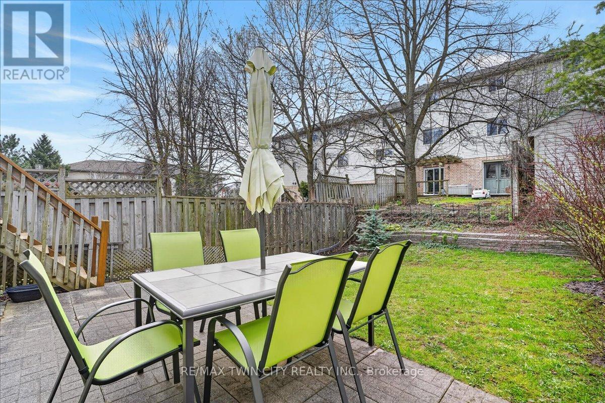 636 GRANGE CRESCENT — photo 45