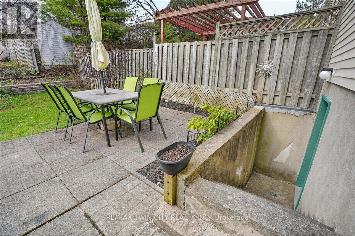 636 GRANGE CRESCENT — photo 46