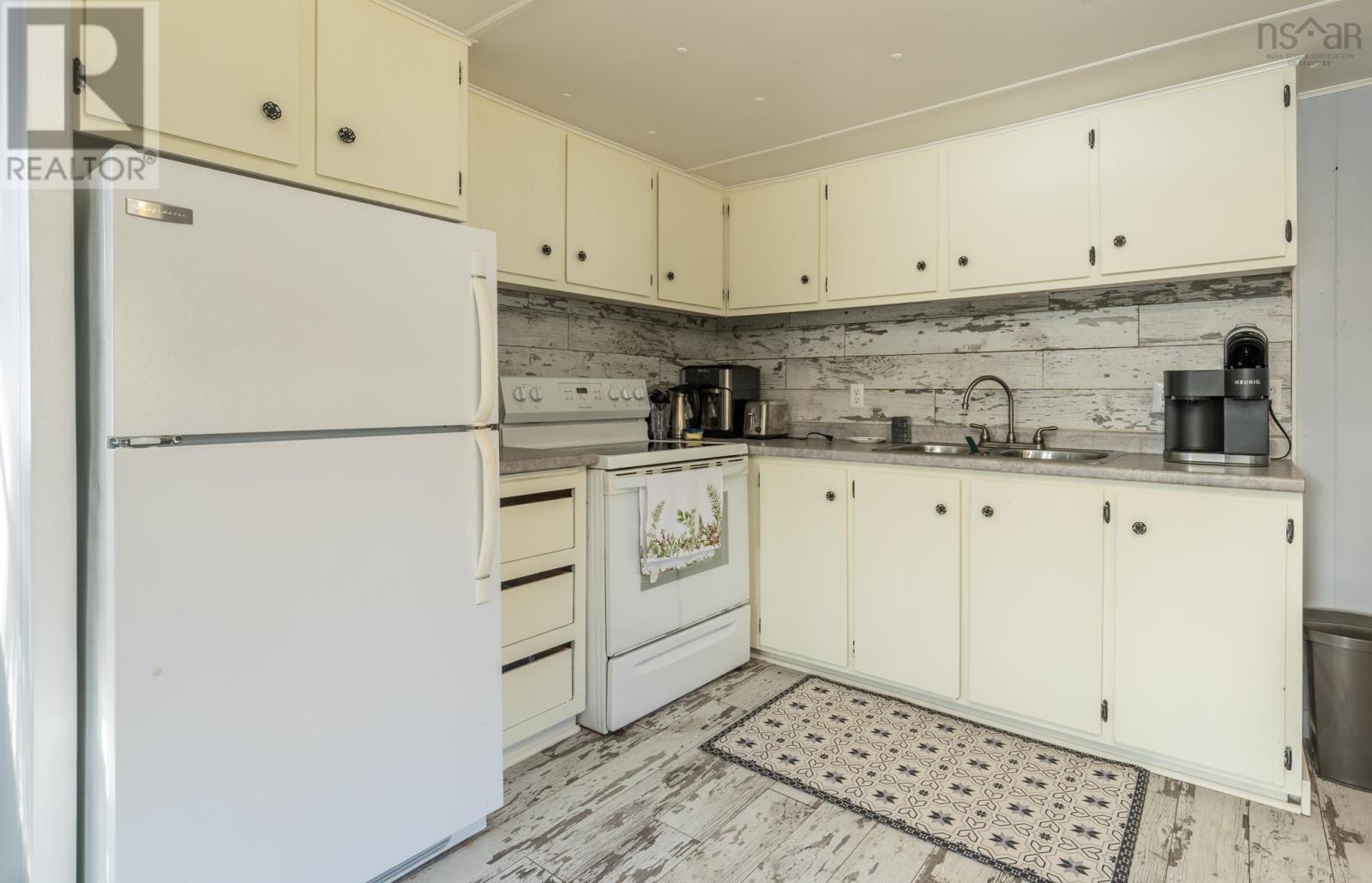 Property 10 of 19 of 337 Highway 334