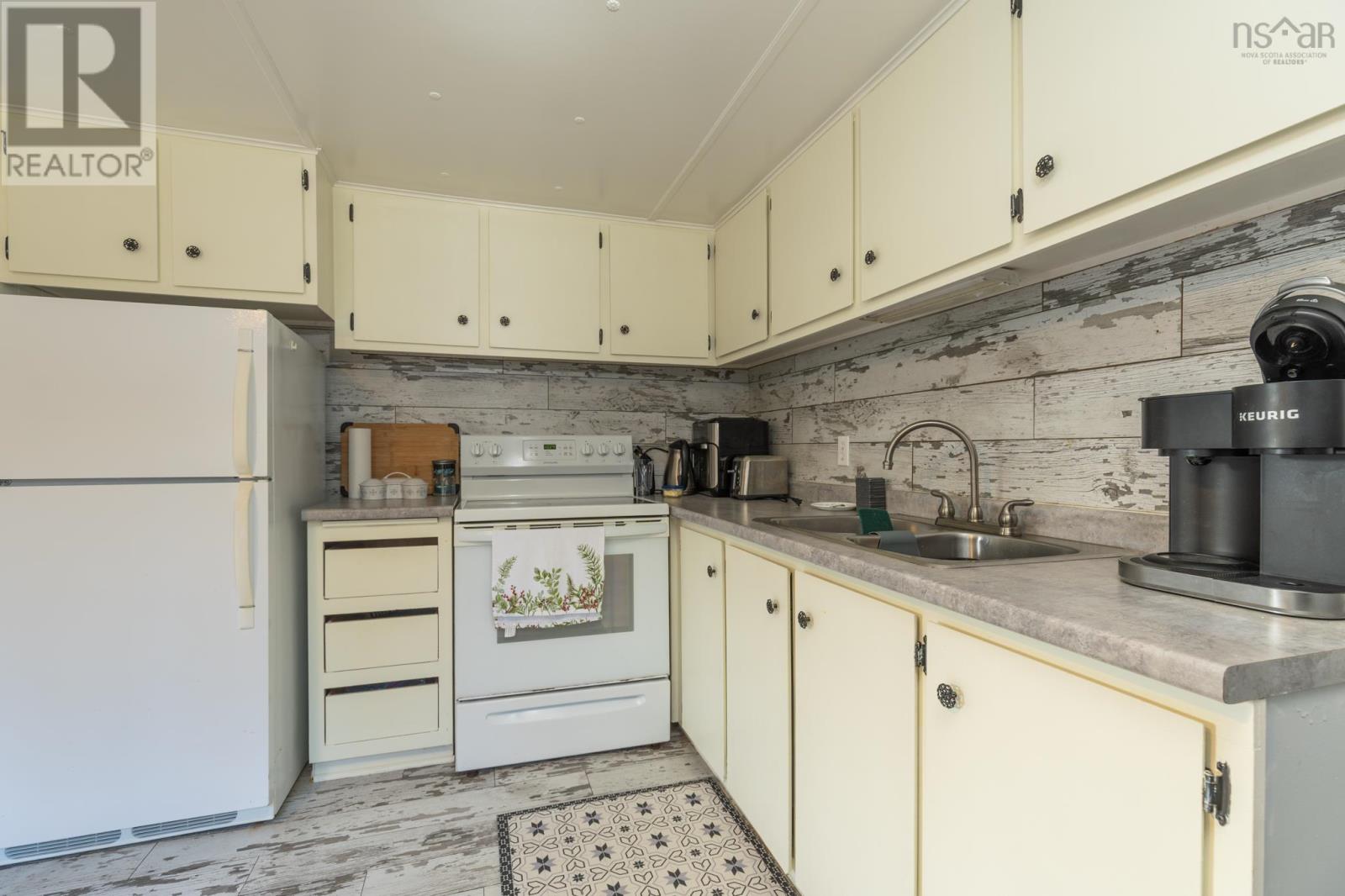 Property 9 of 19 of 337 Highway 334