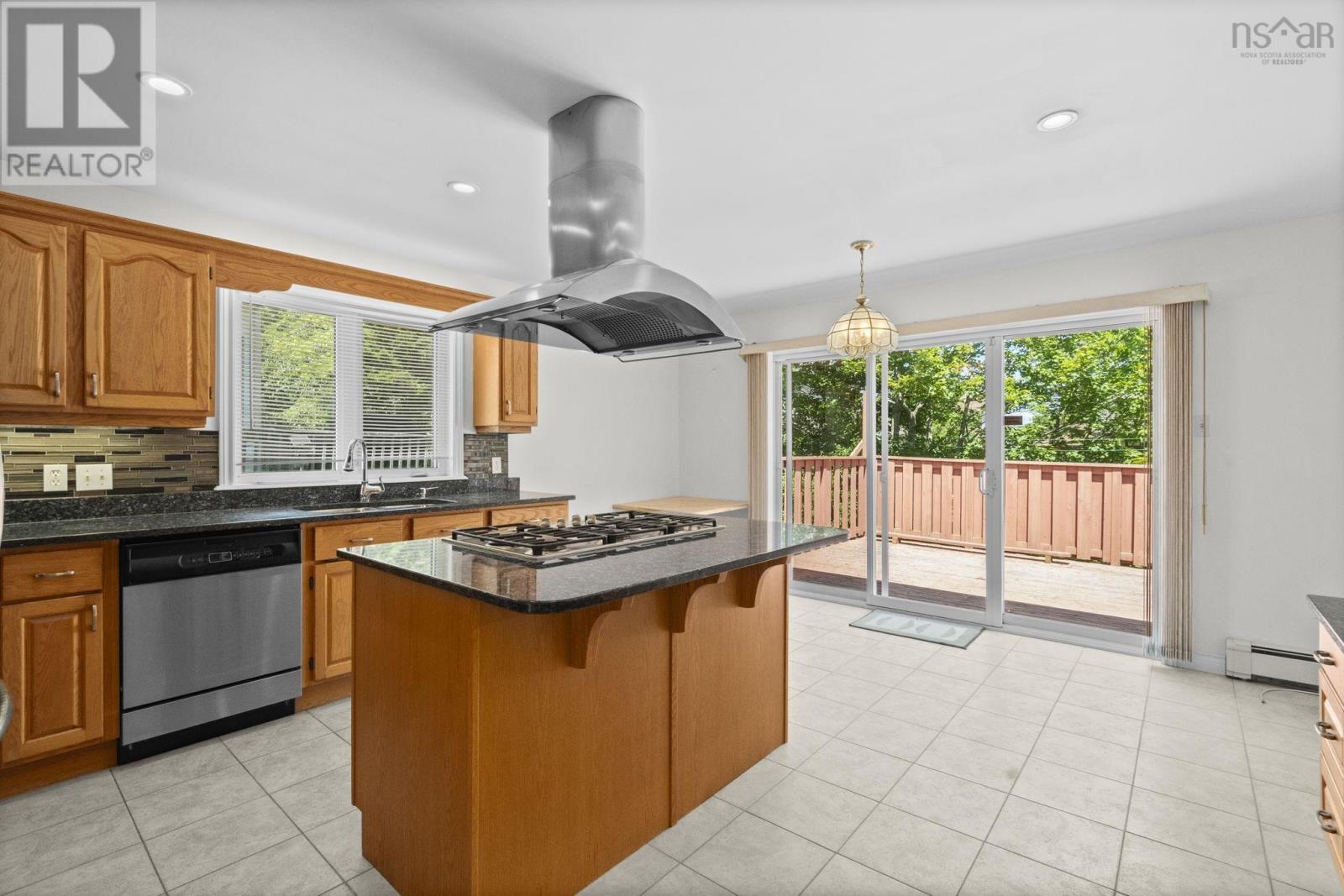 Property 11 of 51 of 152 Roxbury Crescent