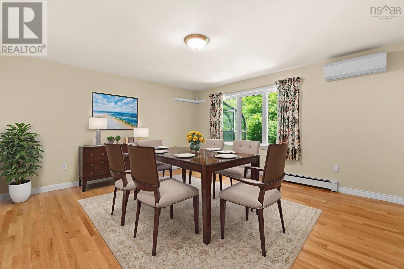 Property 18 of 51 of 152 Roxbury Crescent