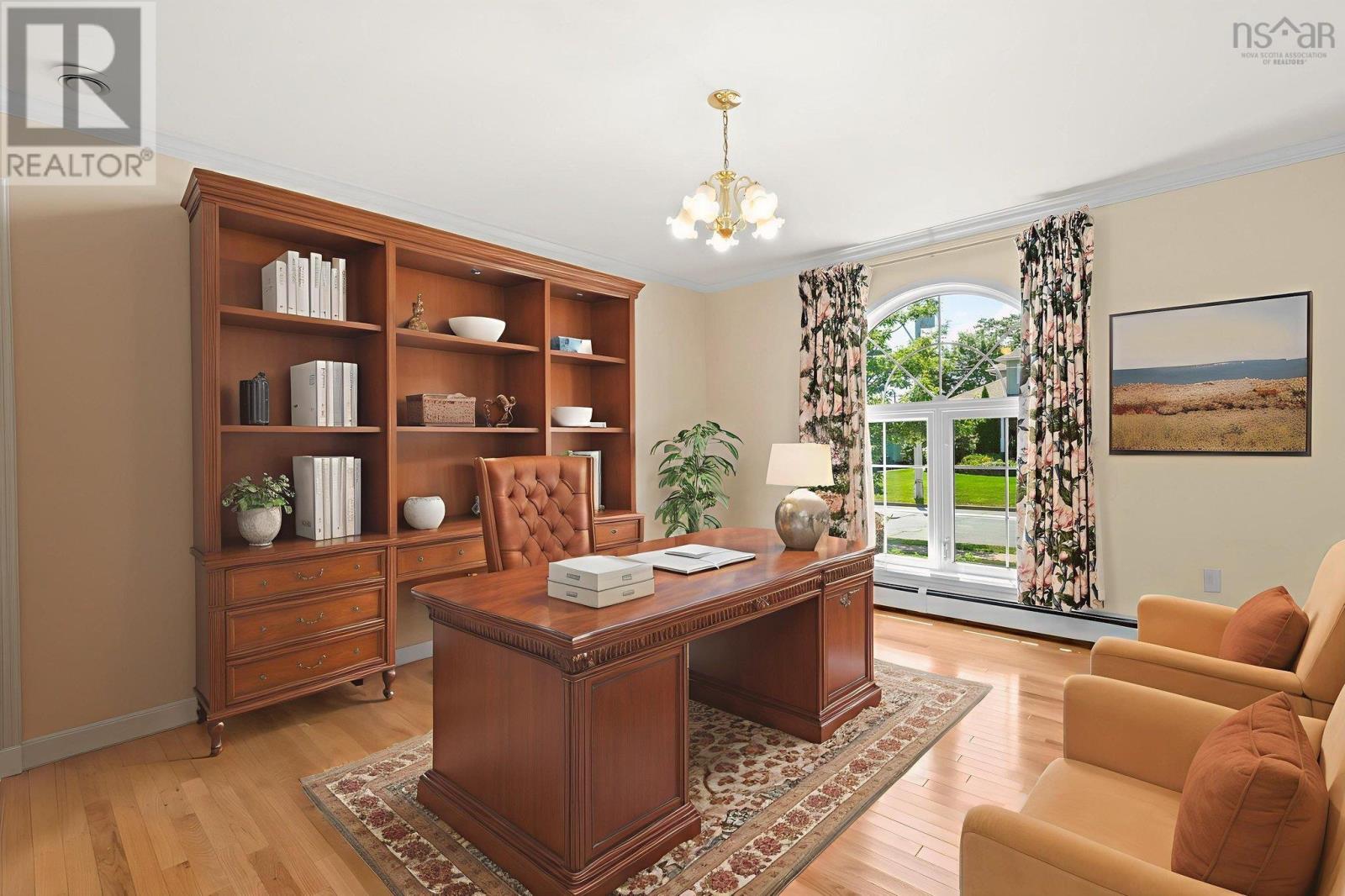 Property 20 of 51 of 152 Roxbury Crescent