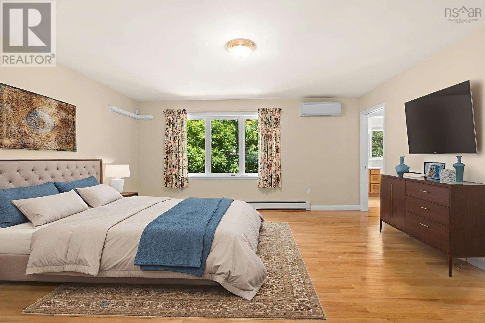 Property 26 of 51 of 152 Roxbury Crescent