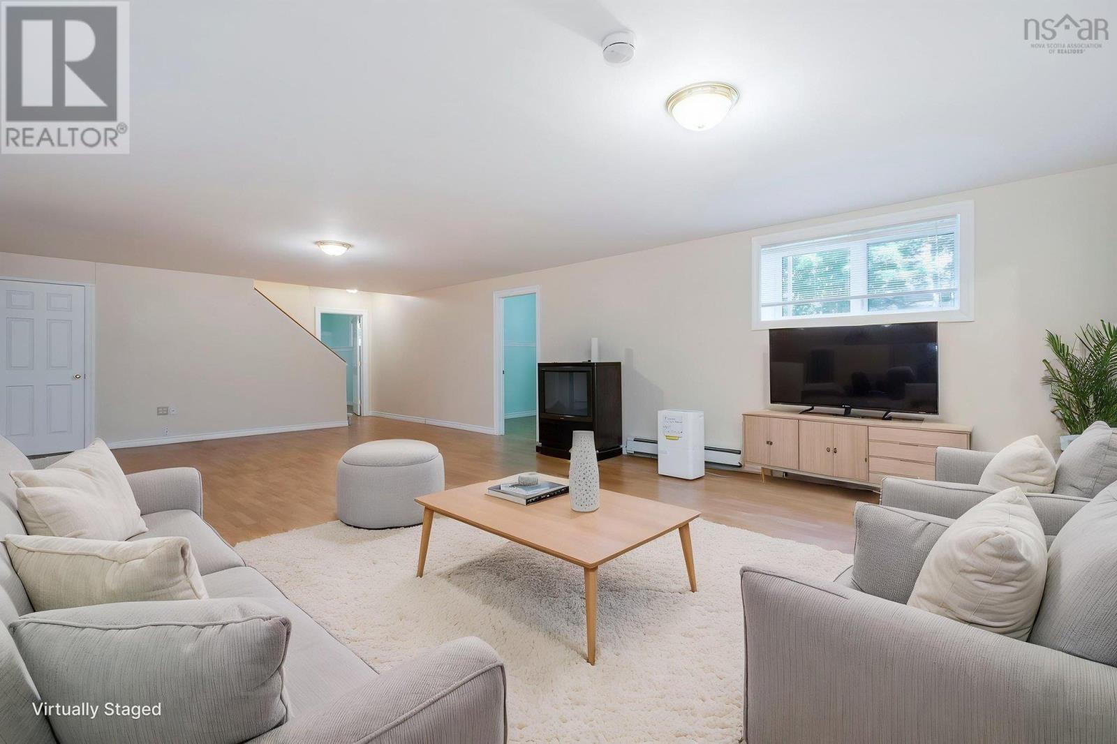 Property 35 of 51 of 152 Roxbury Crescent