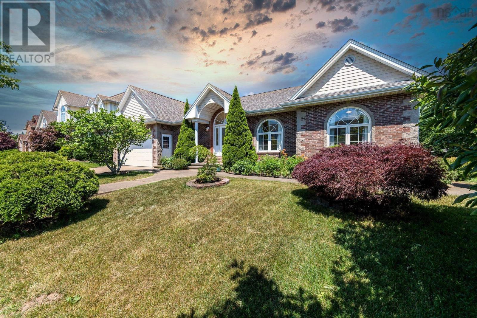 Property 49 of 51 of 152 Roxbury Crescent