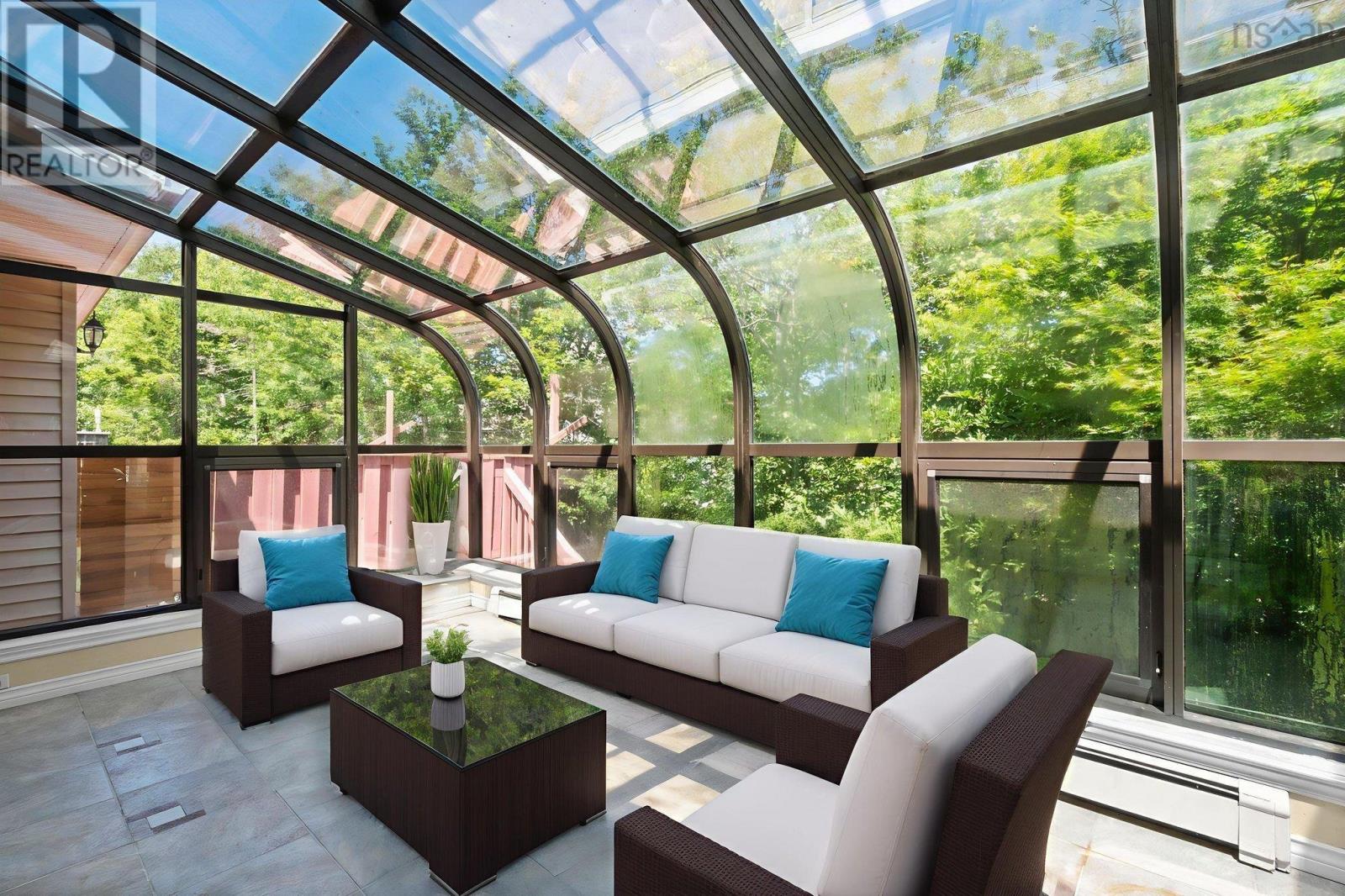 Property 9 of 51 of 152 Roxbury Crescent