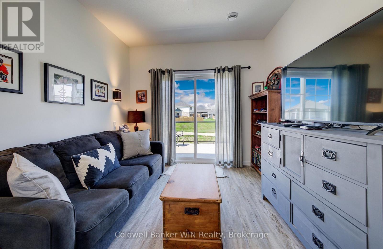 115 BROOMER CRESCENT - 24