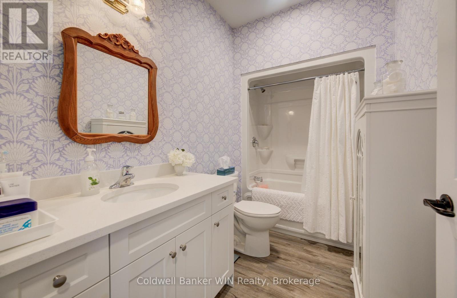 115 BROOMER CRESCENT - 27