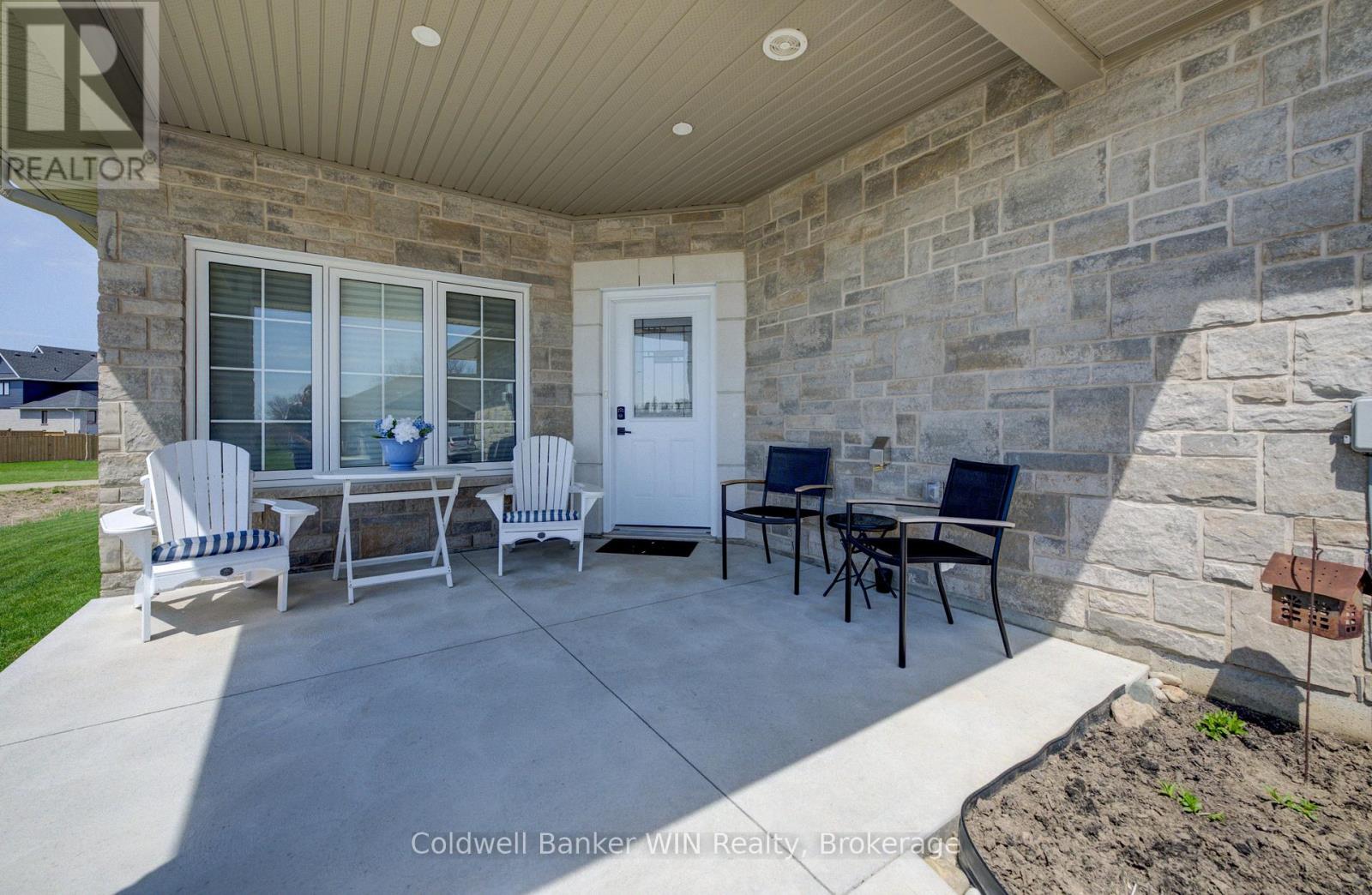 115 BROOMER CRESCENT - 3