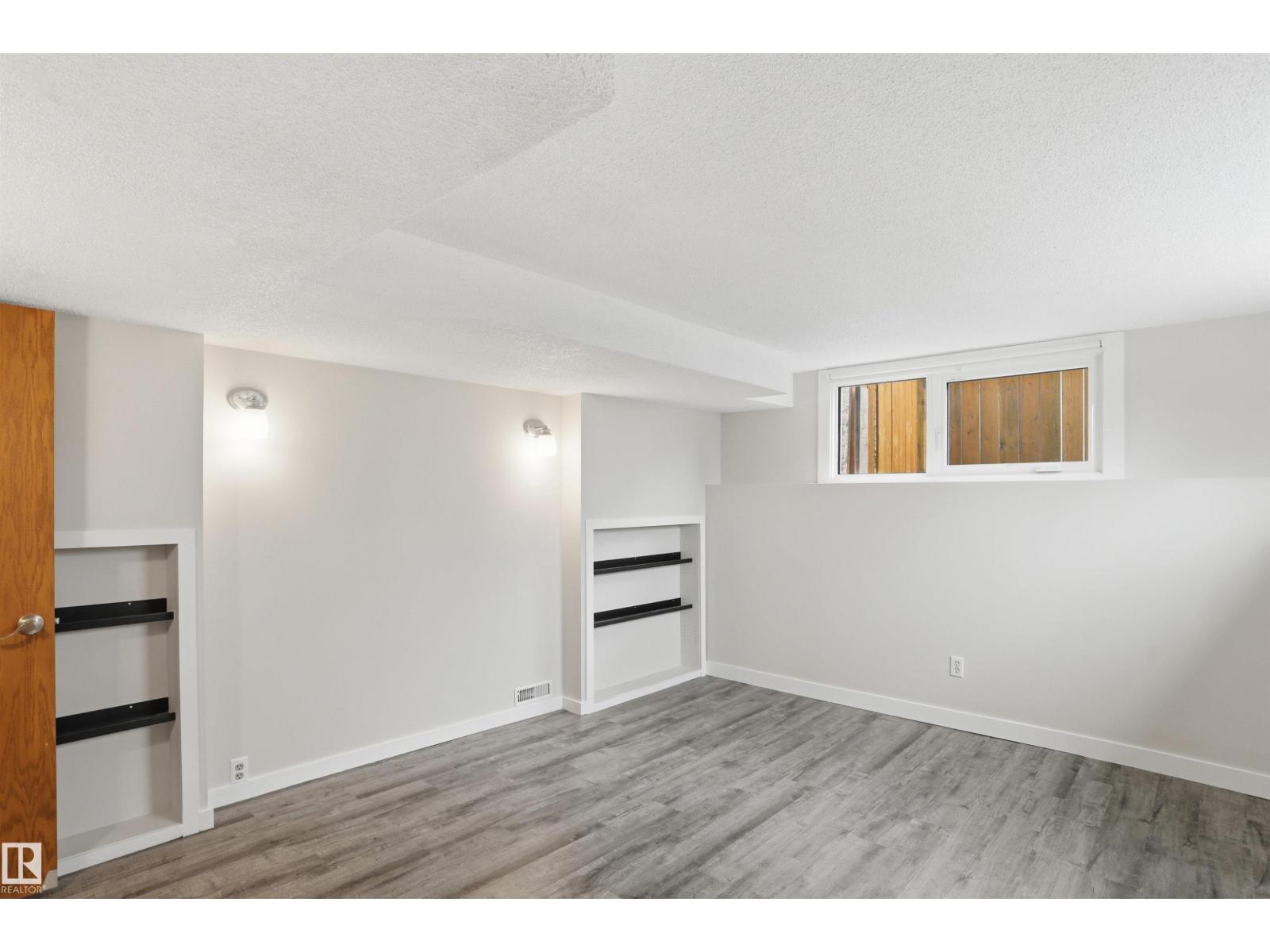 23 CLEARWATER, Devon