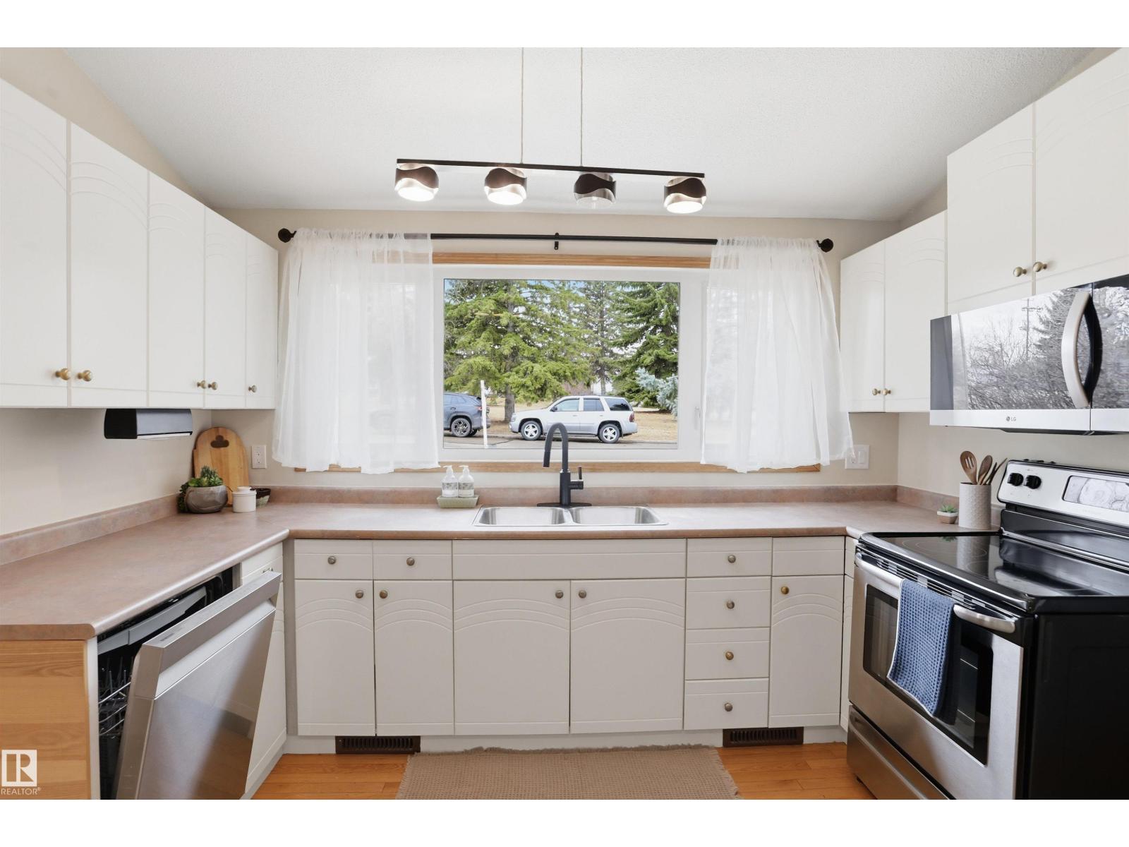 23 CLEARWATER, Devon