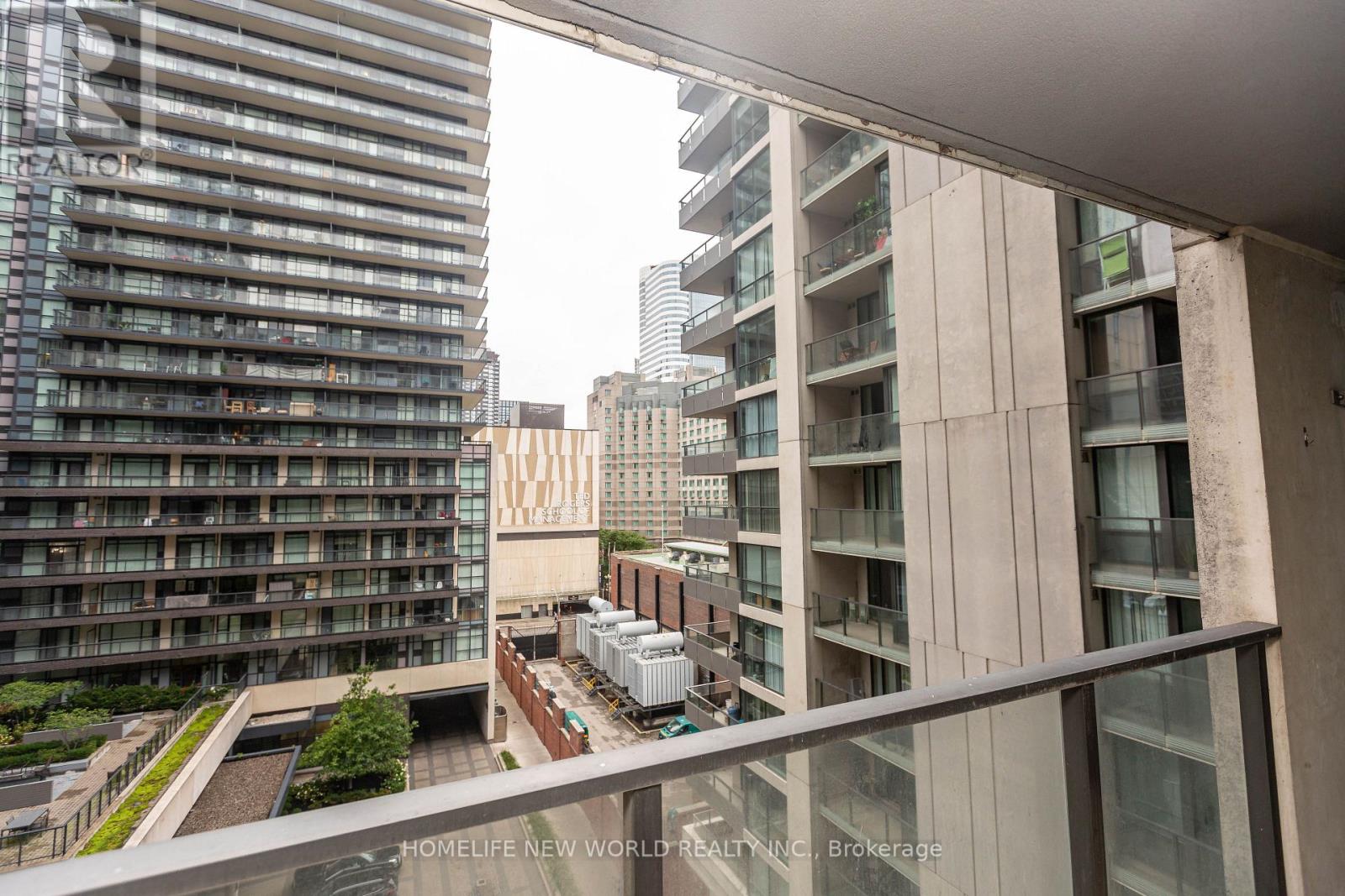 #951 111 ELIZABETH STREET - 11