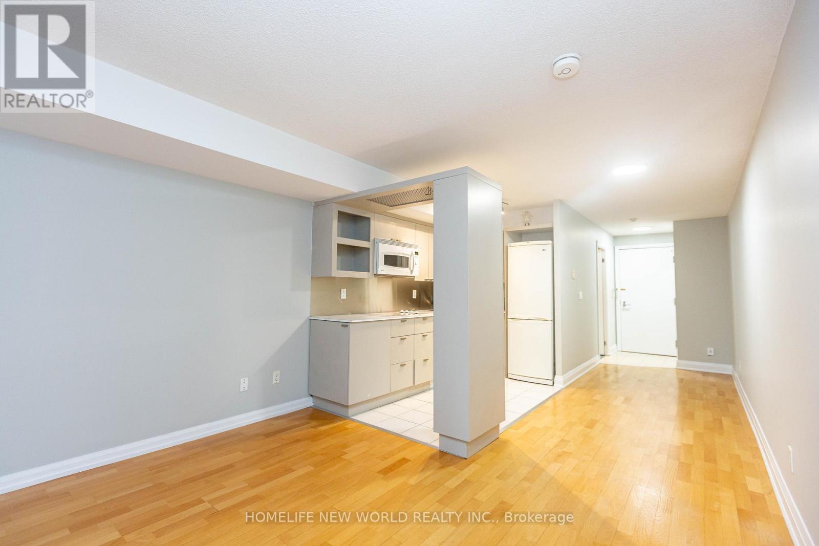 #951 111 ELIZABETH STREET - 3