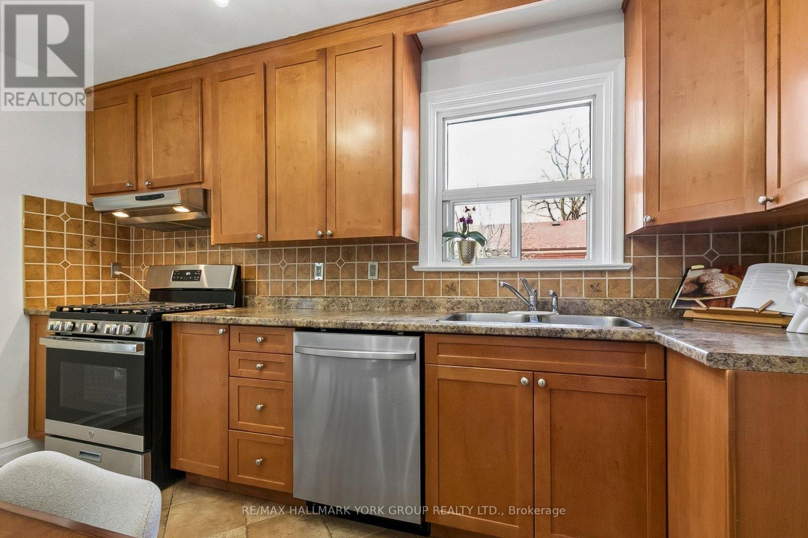 5 LARMERE COURT - 11