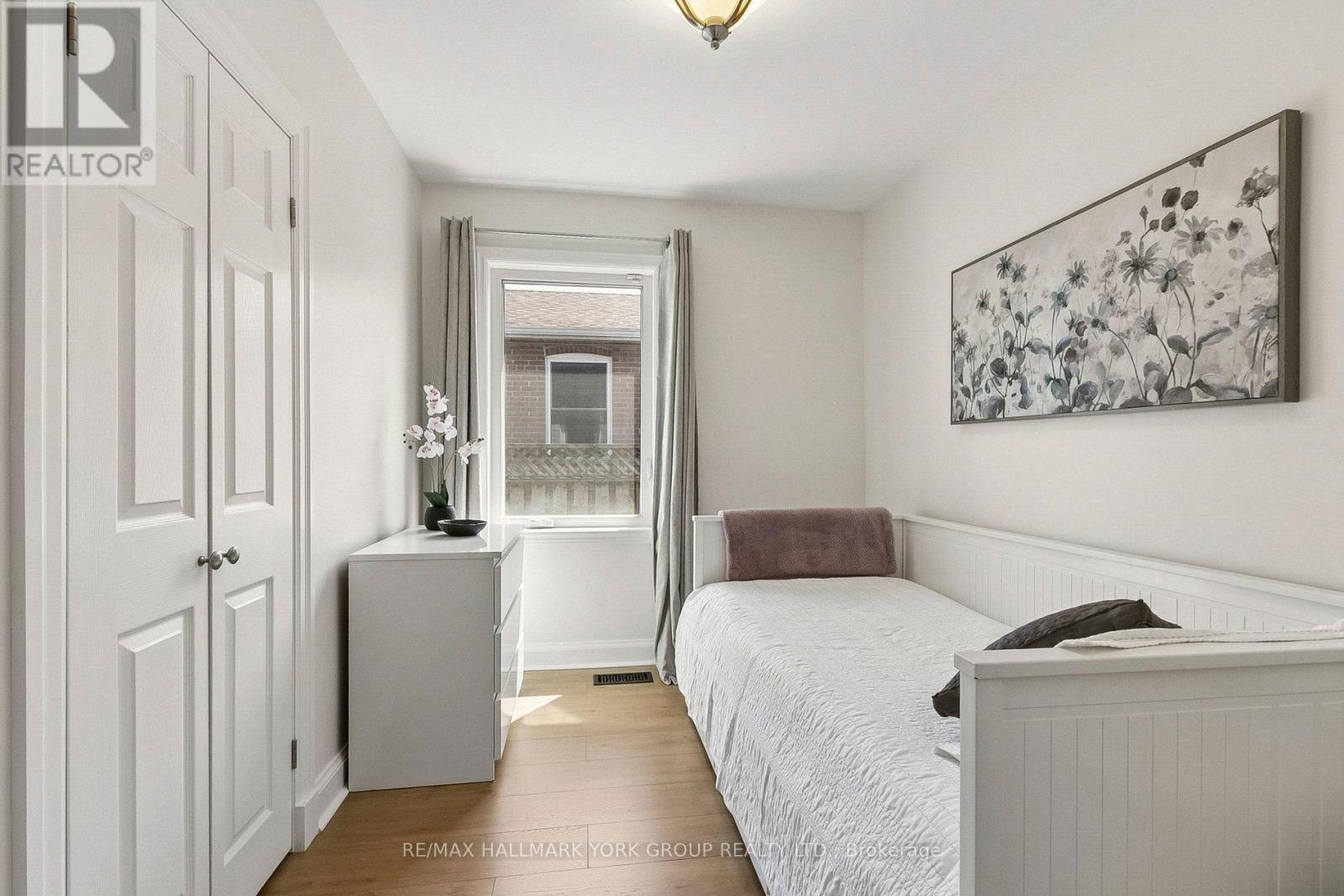 5 LARMERE COURT - 16