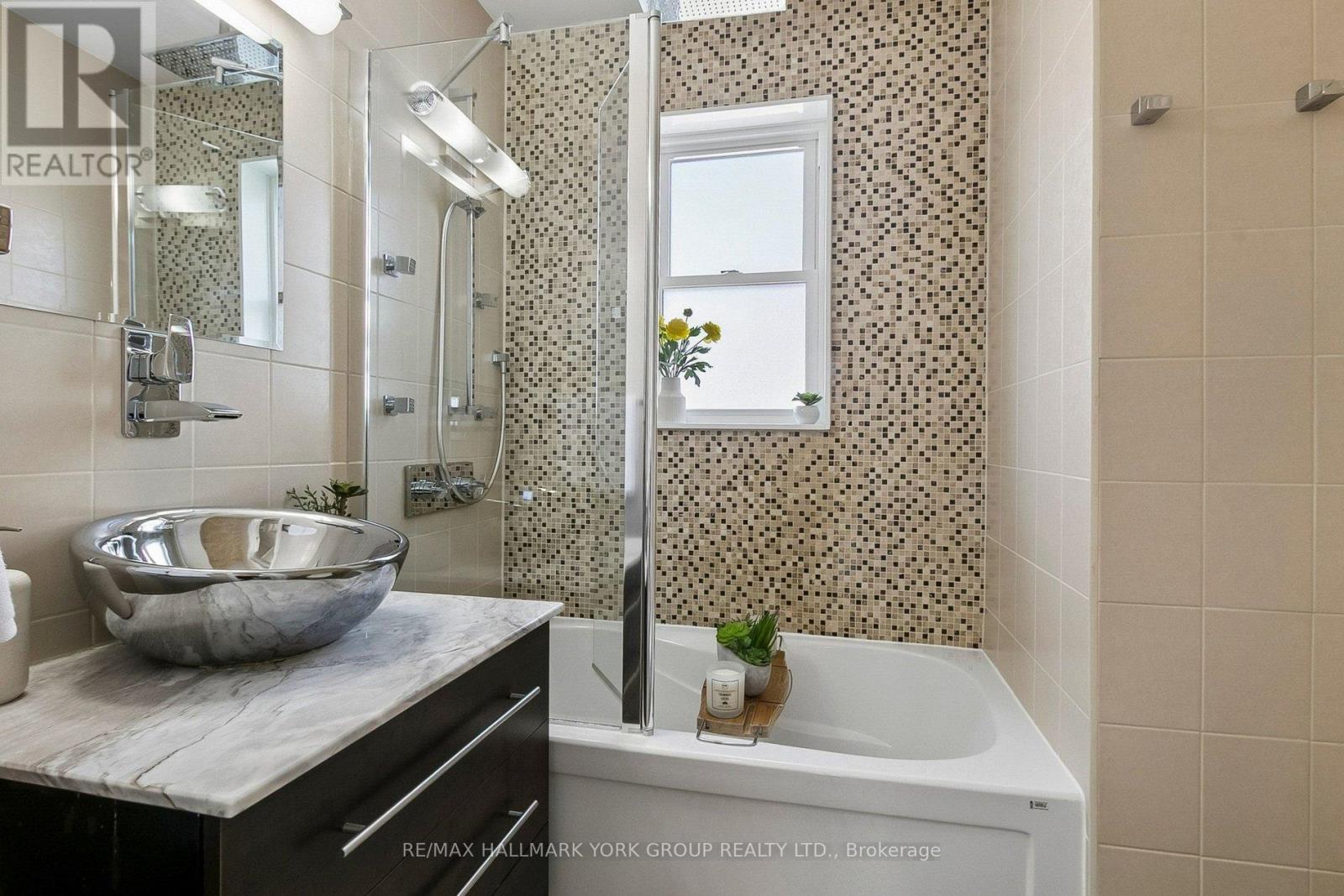 5 LARMERE COURT - 19