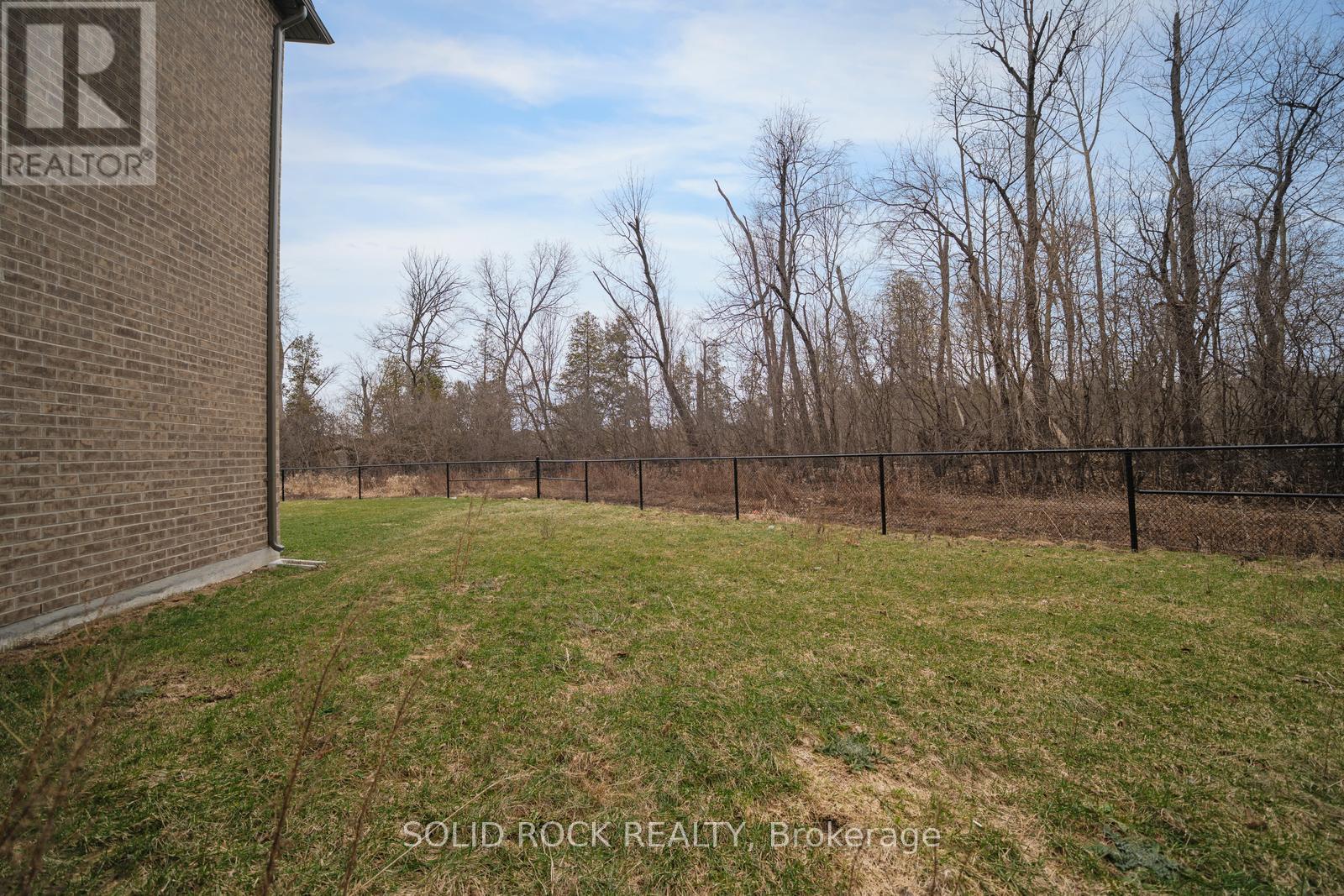Rear Yard facing Ravine!