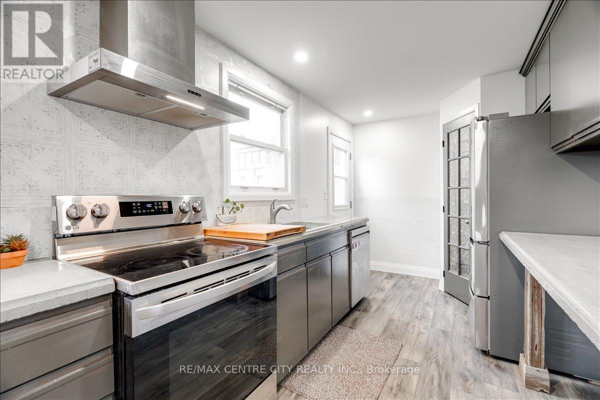 549 VICTORIA STREET Property Photo