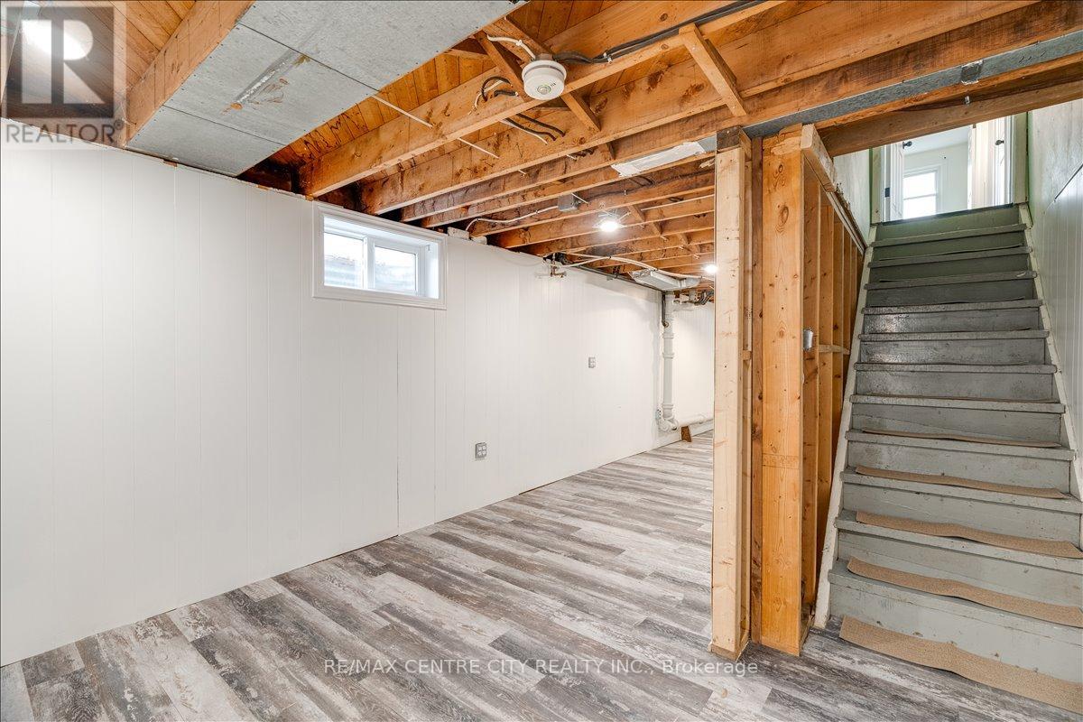 549 VICTORIA STREET Property Photo