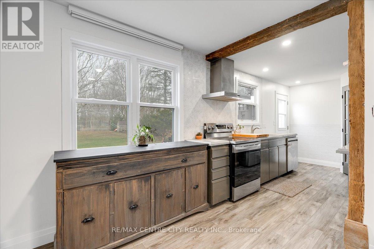 549 VICTORIA STREET Property Photo