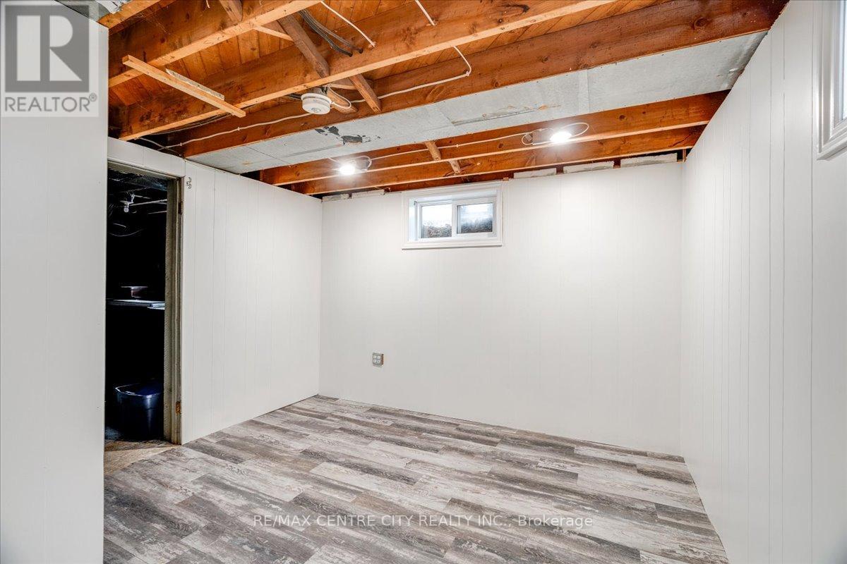 549 VICTORIA STREET Property Photo