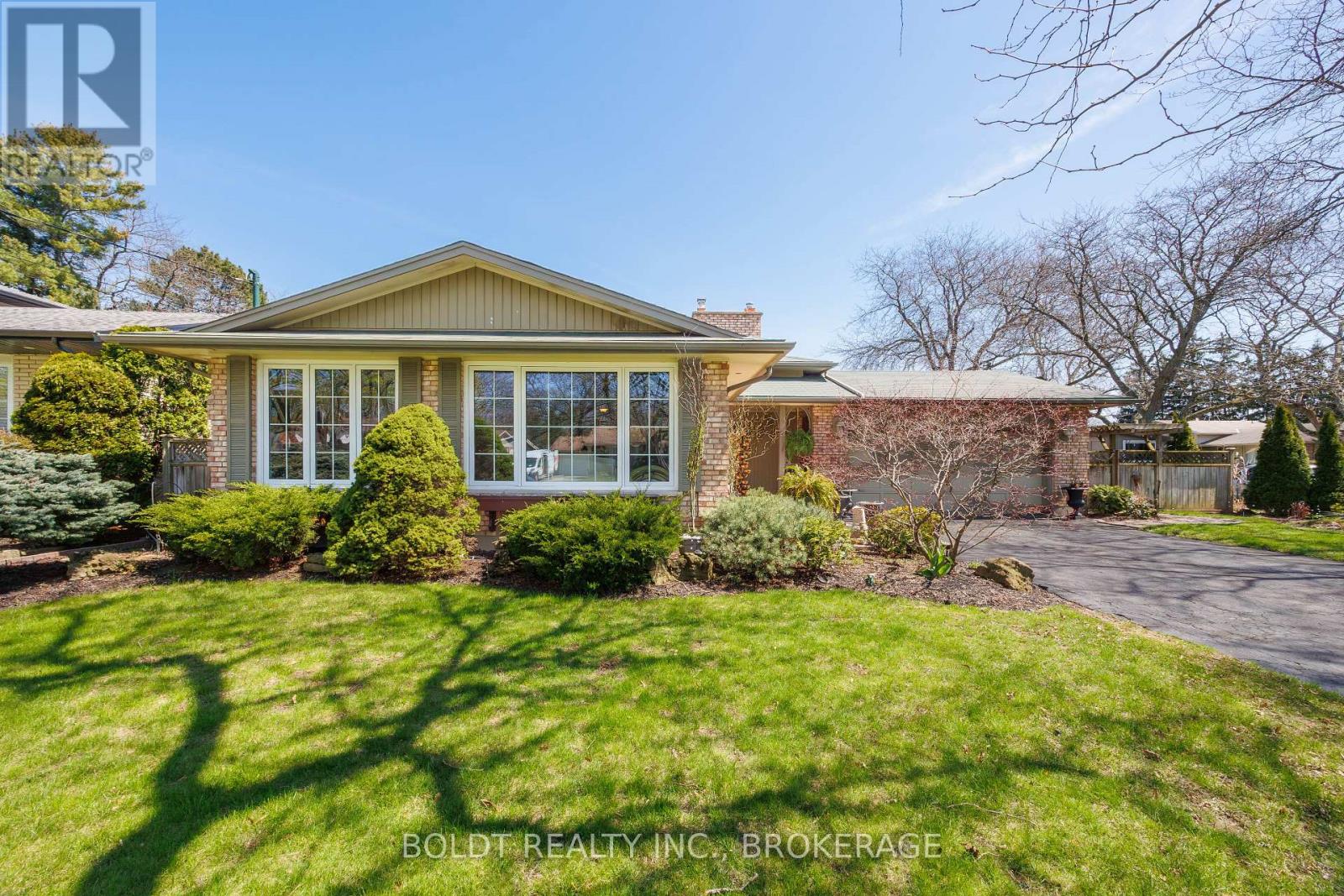 24 MISSISSAUGA ROAD - 2