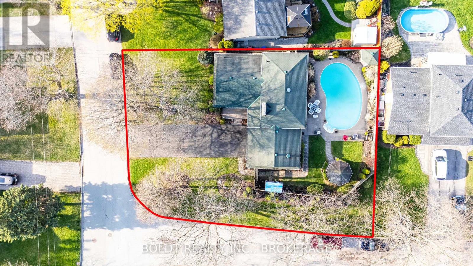 24 MISSISSAUGA ROAD - 32