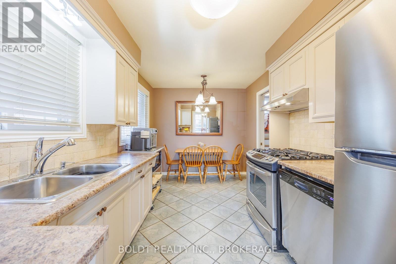 24 MISSISSAUGA ROAD - 9