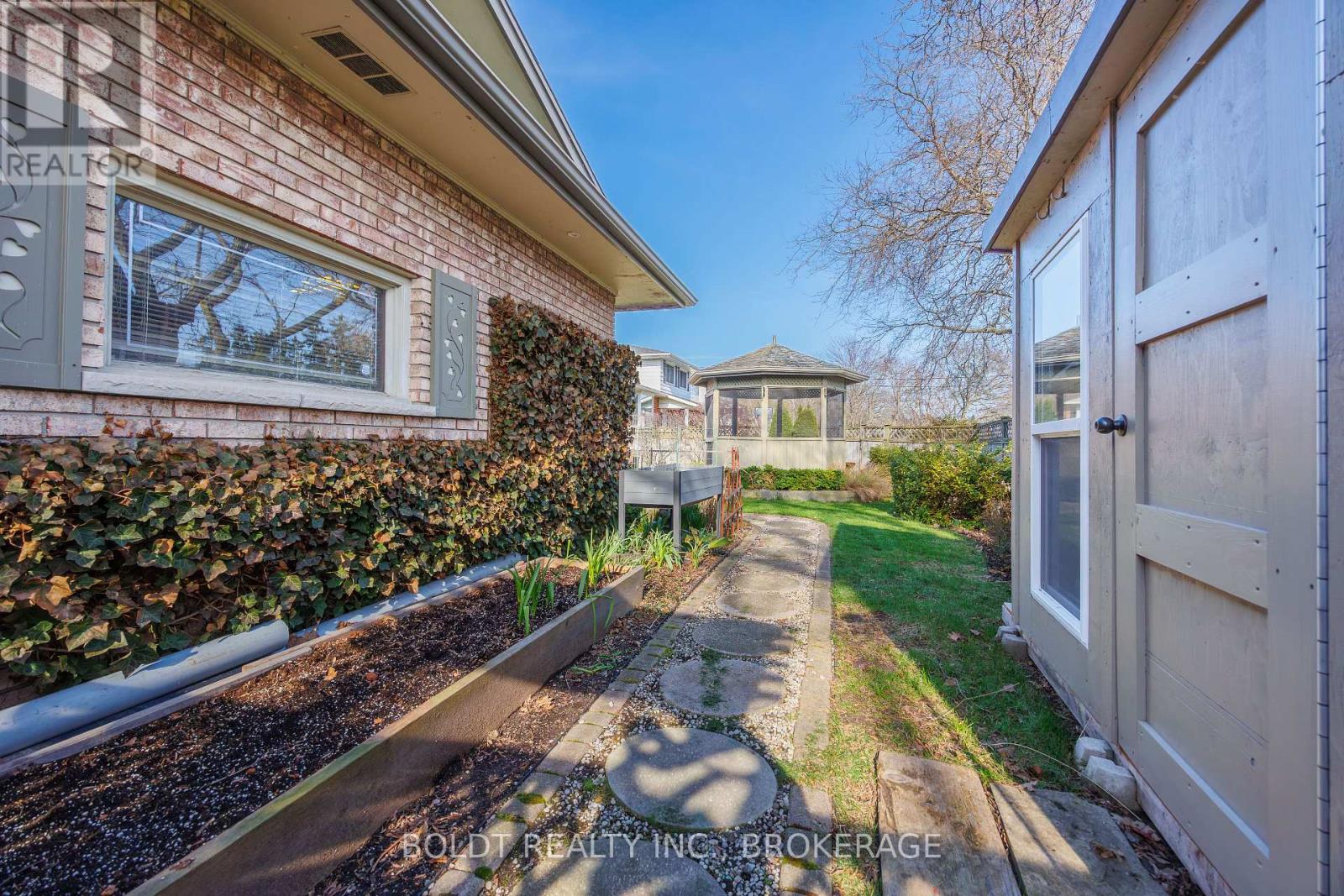 24 MISSISSAUGA ROAD - 28