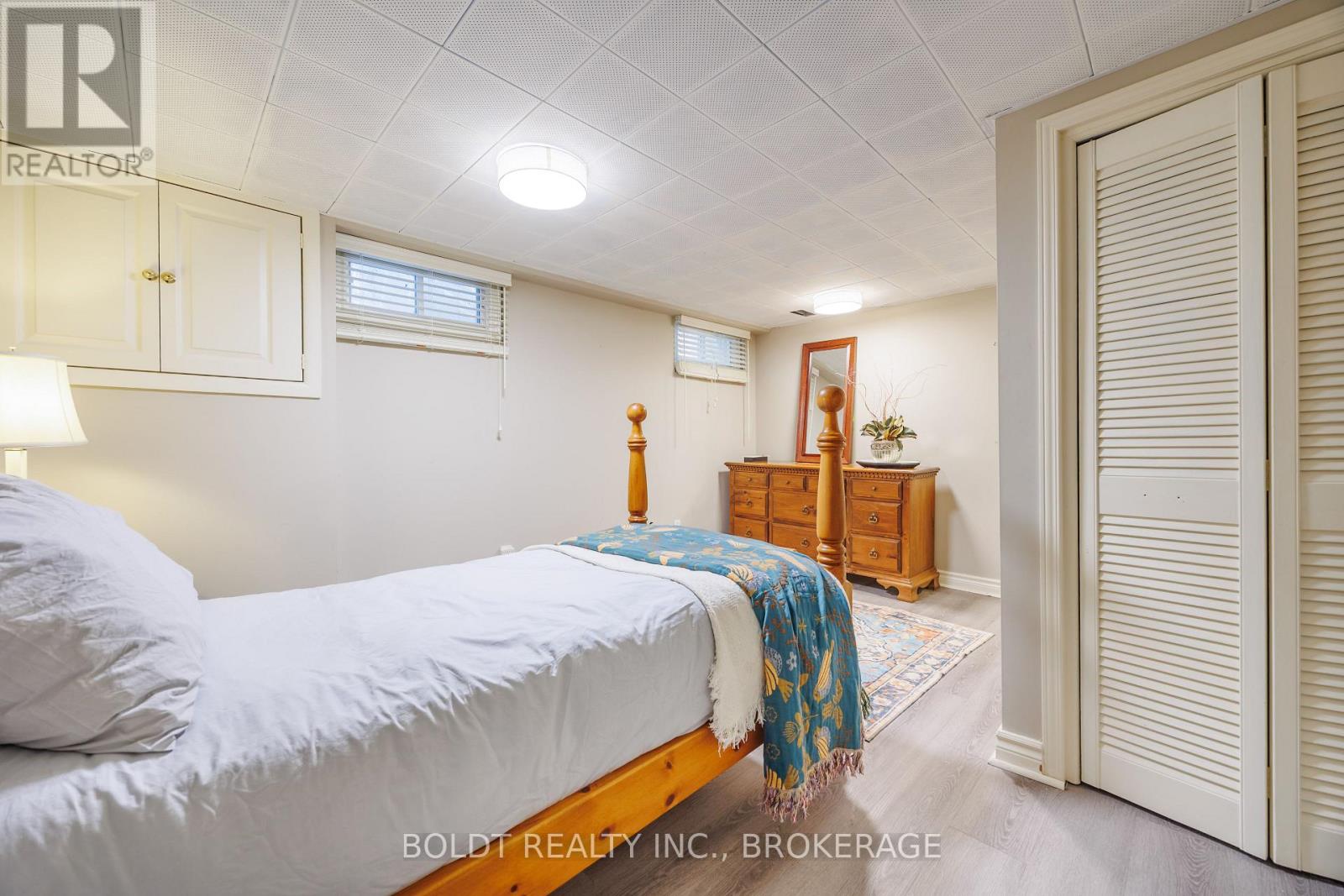 24 MISSISSAUGA ROAD - 23
