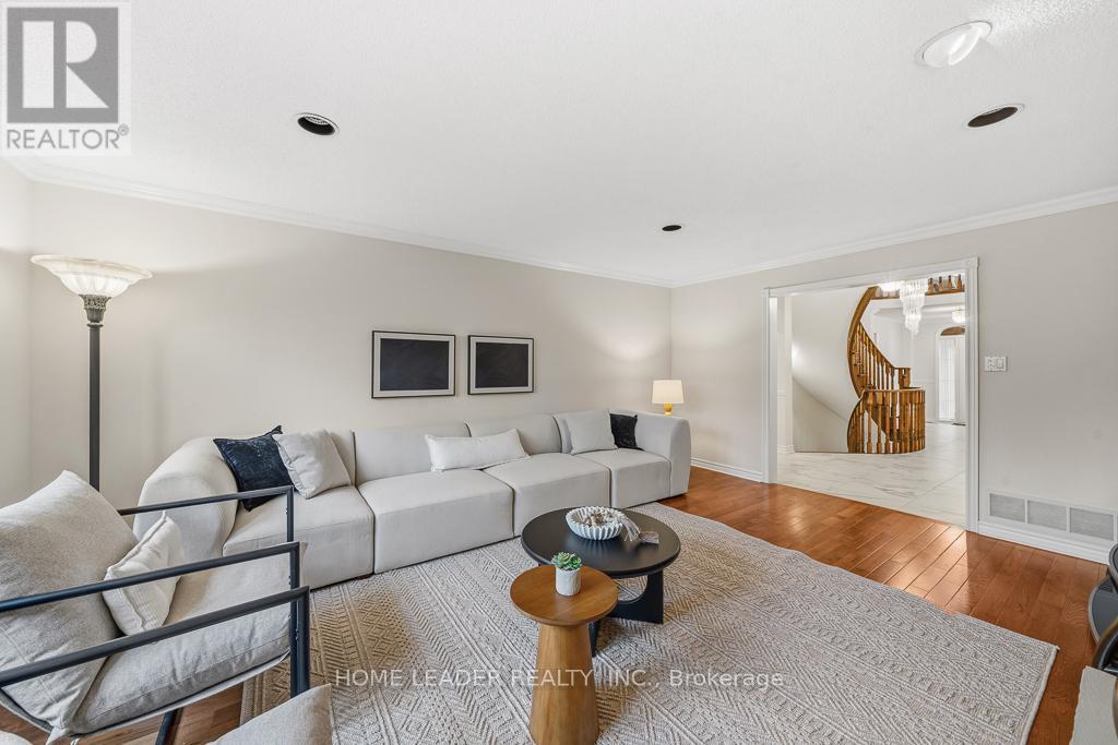 61 KING'S CROSS AVENUE — photo 21