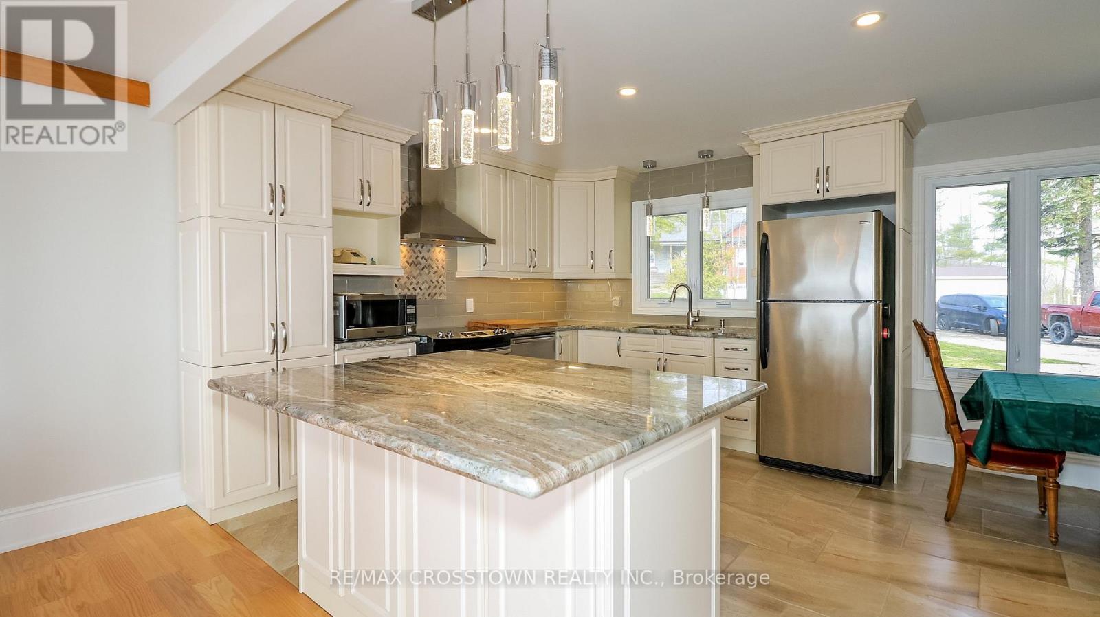 29 GRANDVIEW CRESCENT - 13