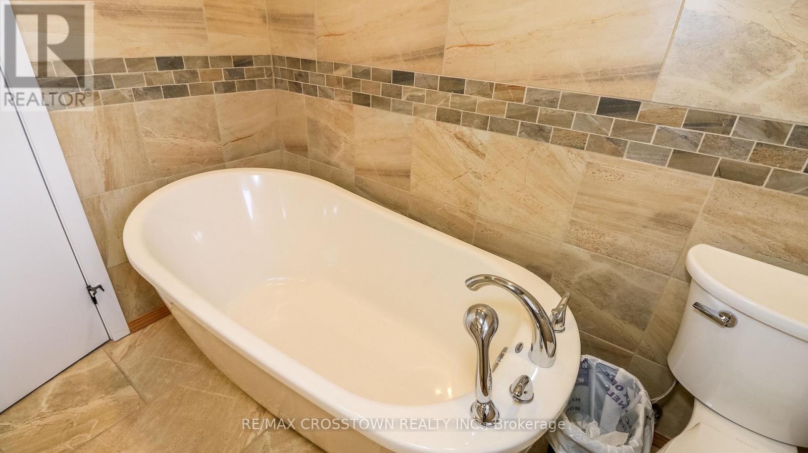 29 GRANDVIEW CRESCENT - 21