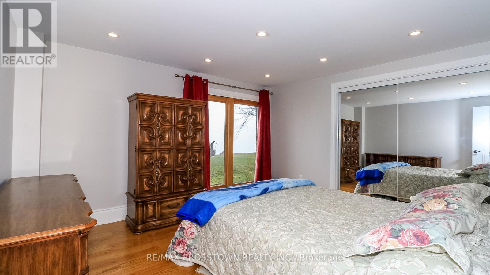 29 GRANDVIEW CRESCENT - 30