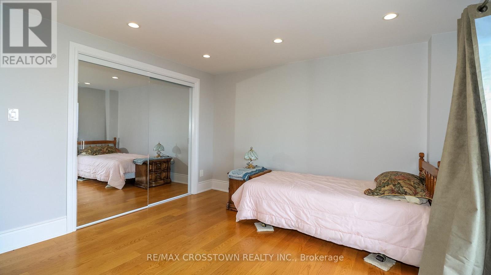 29 GRANDVIEW CRESCENT - 32