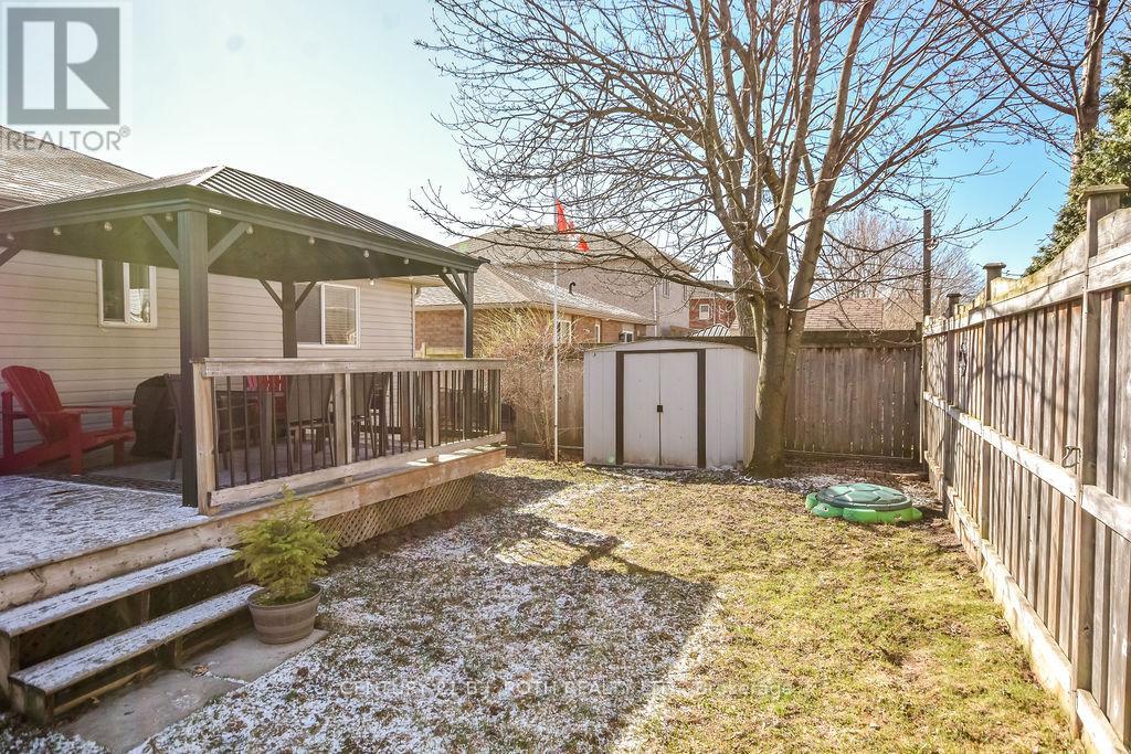 12 WHITE CRESCENT — photo 38