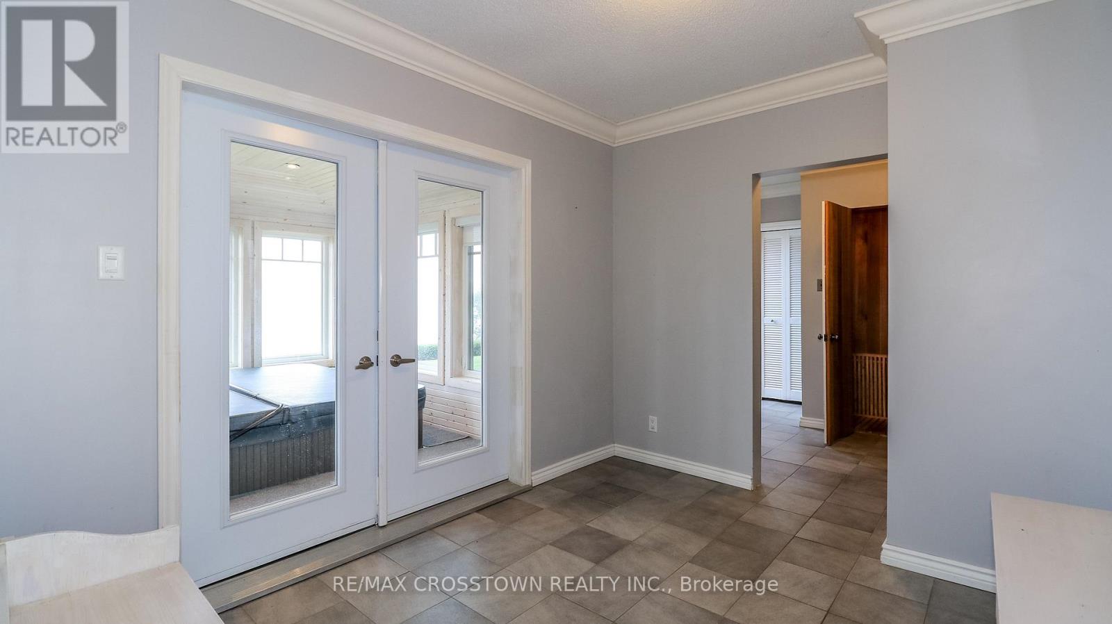 13 GEORGINA DRIVE - 40