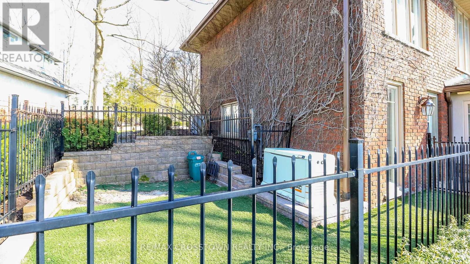 13 GEORGINA DRIVE - 44