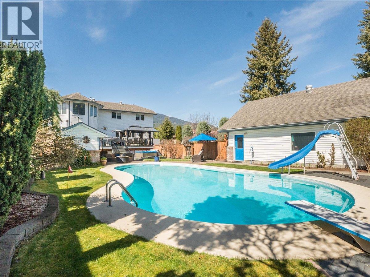 1063 BRIDGEVIEW Crescent - 4