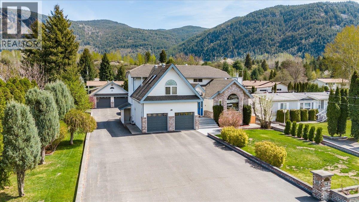 1063 BRIDGEVIEW Crescent - 1