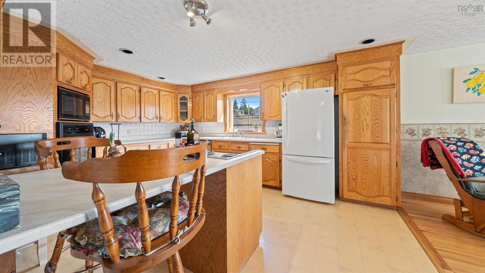 Property 20 of 49 of 7381 207 Highway