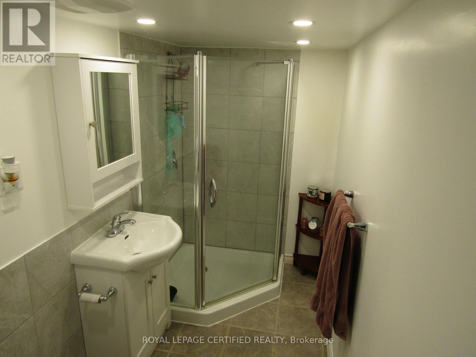 170 TROILESS STREET — photo 14