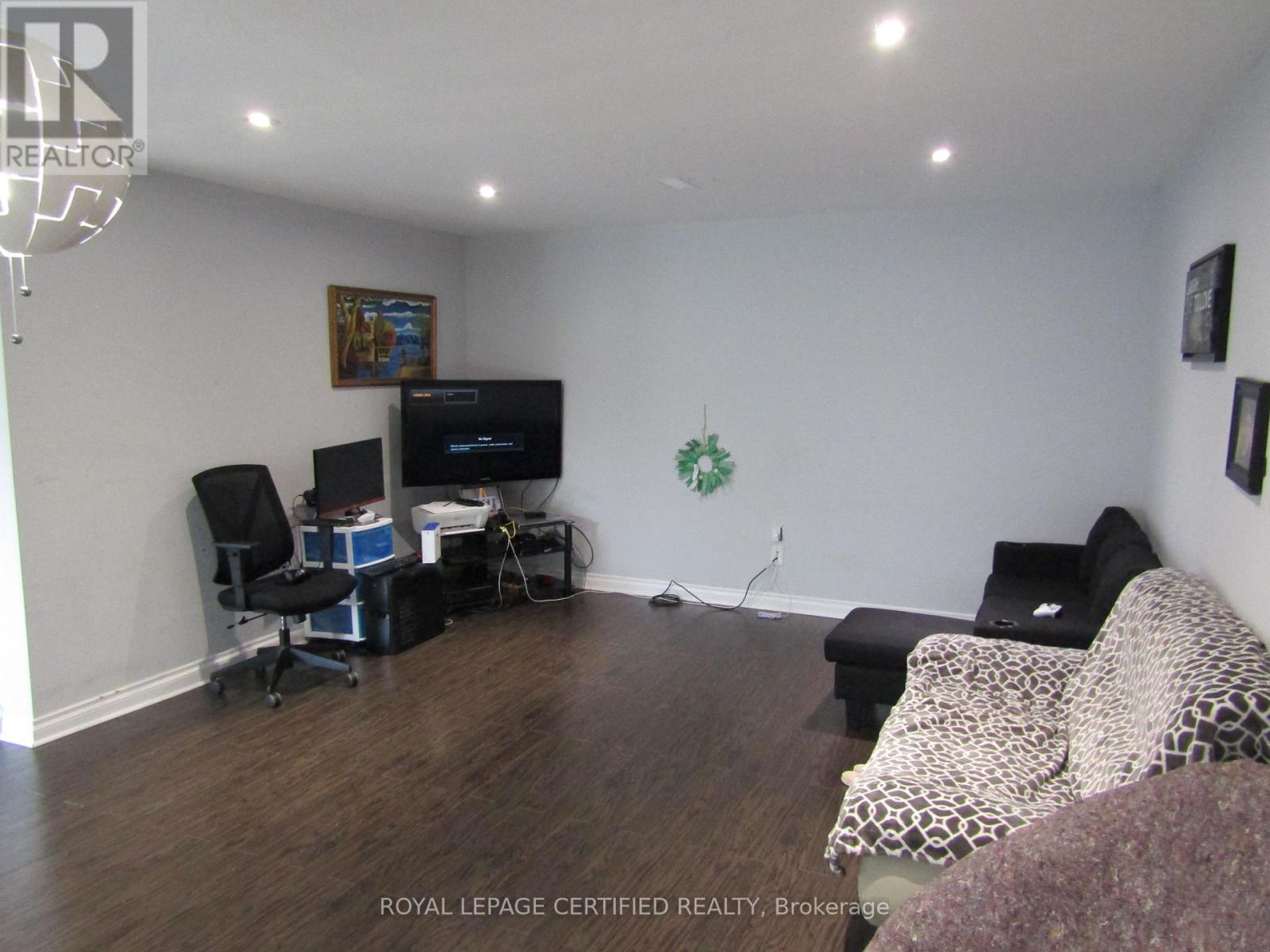 170 TROILESS STREET — photo 6