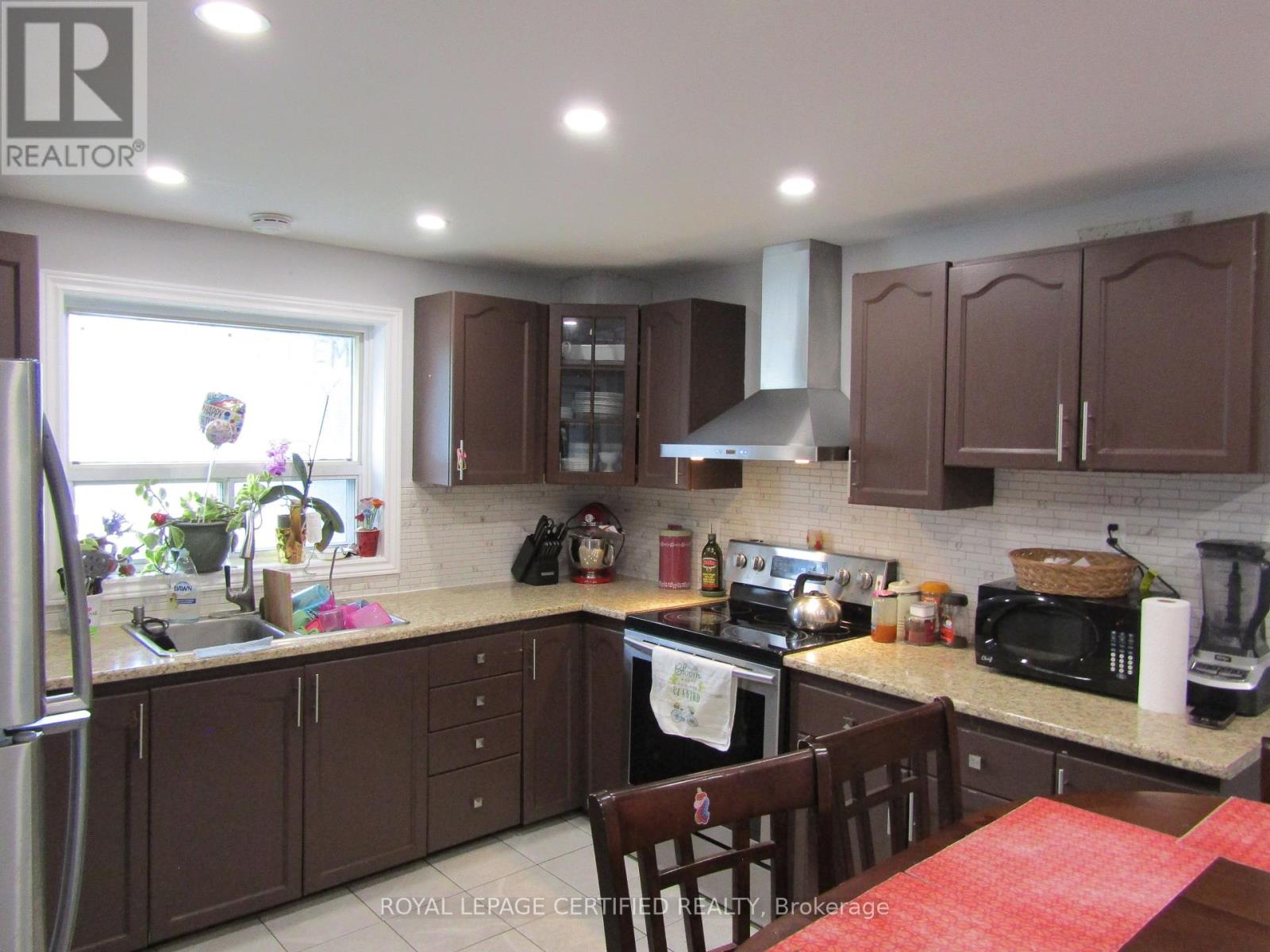 170 TROILESS STREET — photo 7