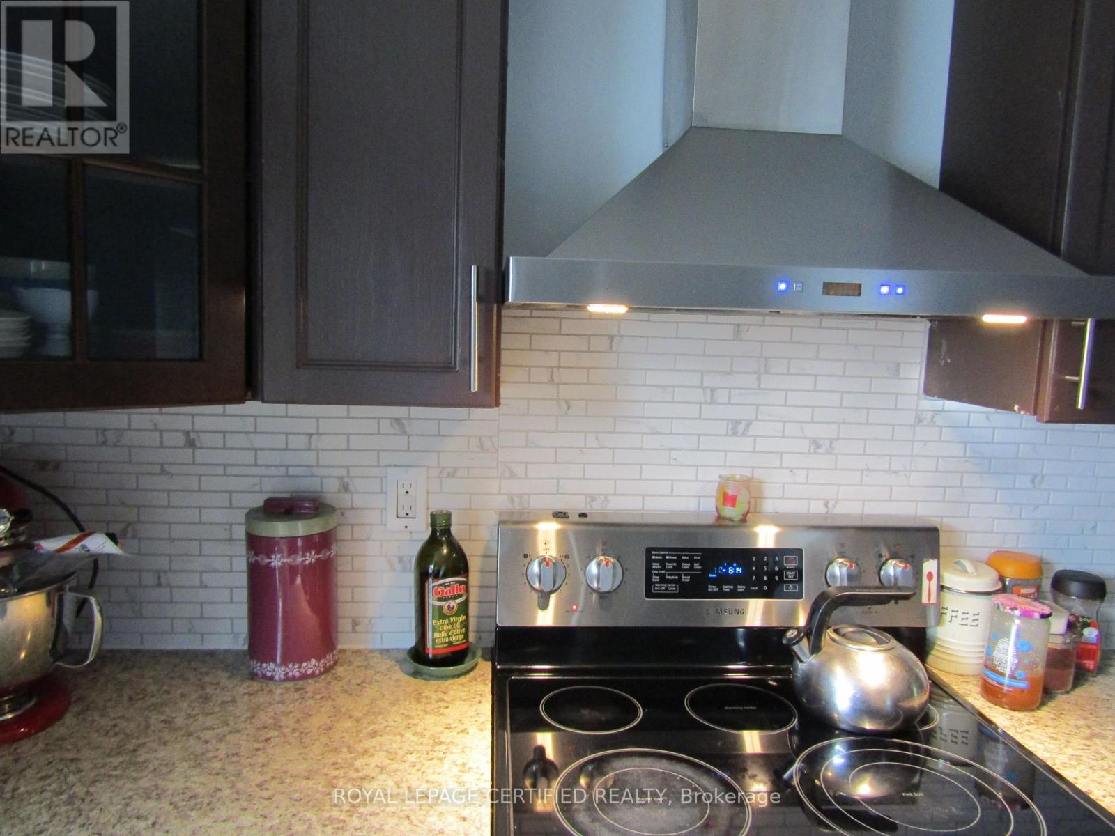 170 TROILESS STREET — photo 9