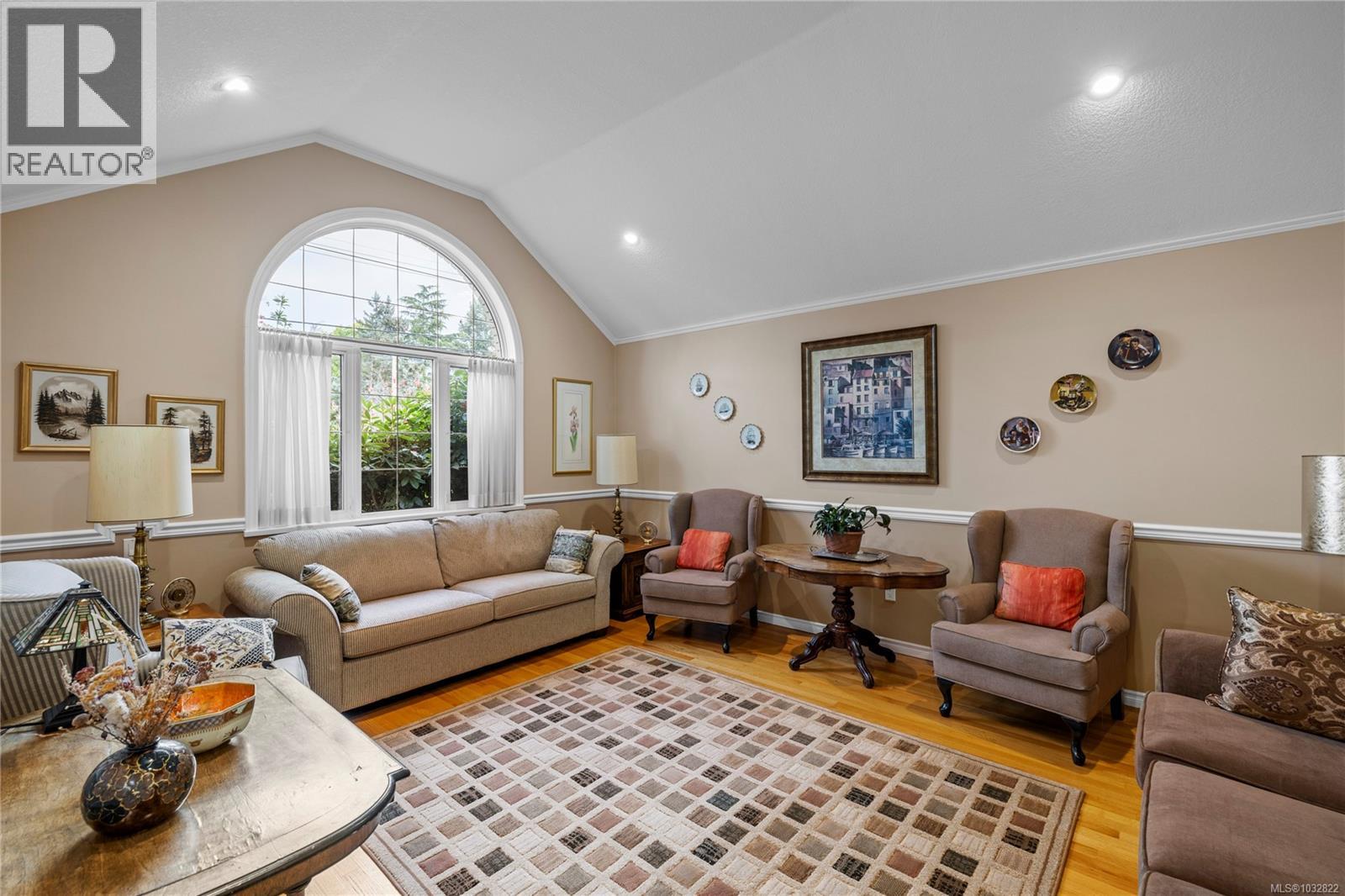 566 Crescent Rd W - 17