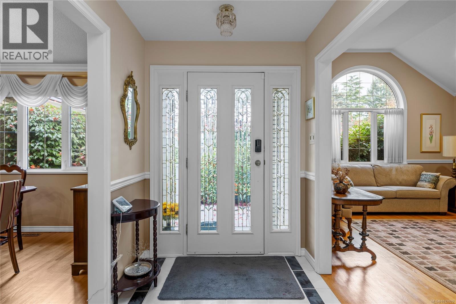 566 Crescent Rd W - 12